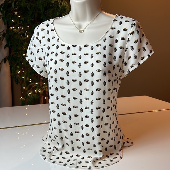 🍍ANN TAYLOR PINEAPPLE SHORT SLEEVE SCOOP NECK TOP SIZE EXTRA SMALL PETITE🍍 - Picture 2 of 16